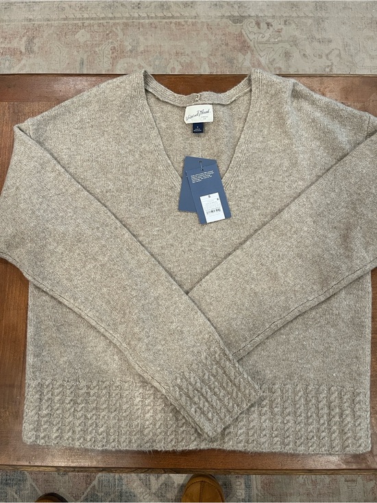 Universal Thread Sweaters - Universal Thread Women's V-Neck Sweater in Taupe Heather